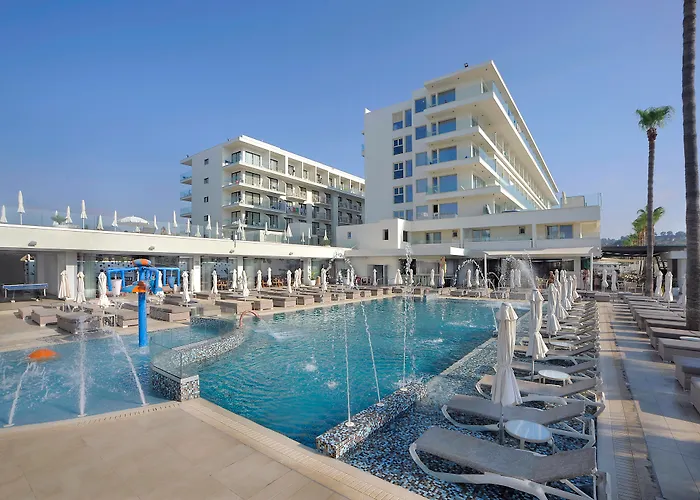 Nelia Beach Hotel&Spa